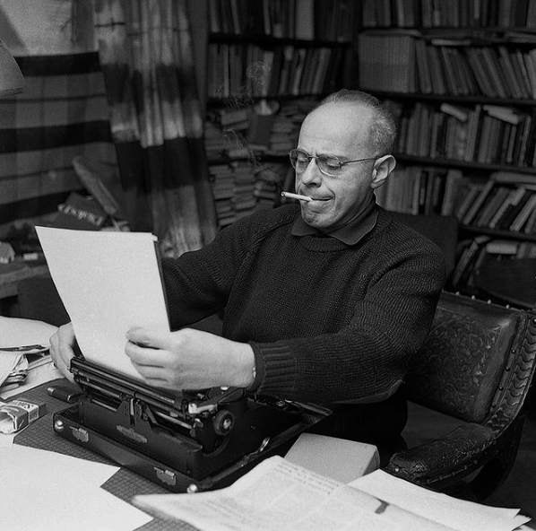 Станислав Лем за работой. 1990 год.