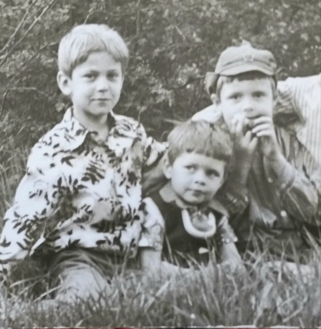 1980 год, где-то в далёкой прекрасной стране... Взгляд в будущее, Ты можешь быть кем пожелаешь.