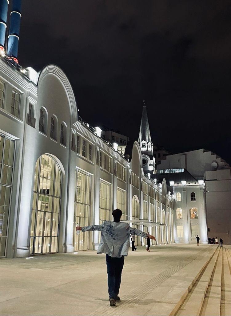 это я гуляю по Москве