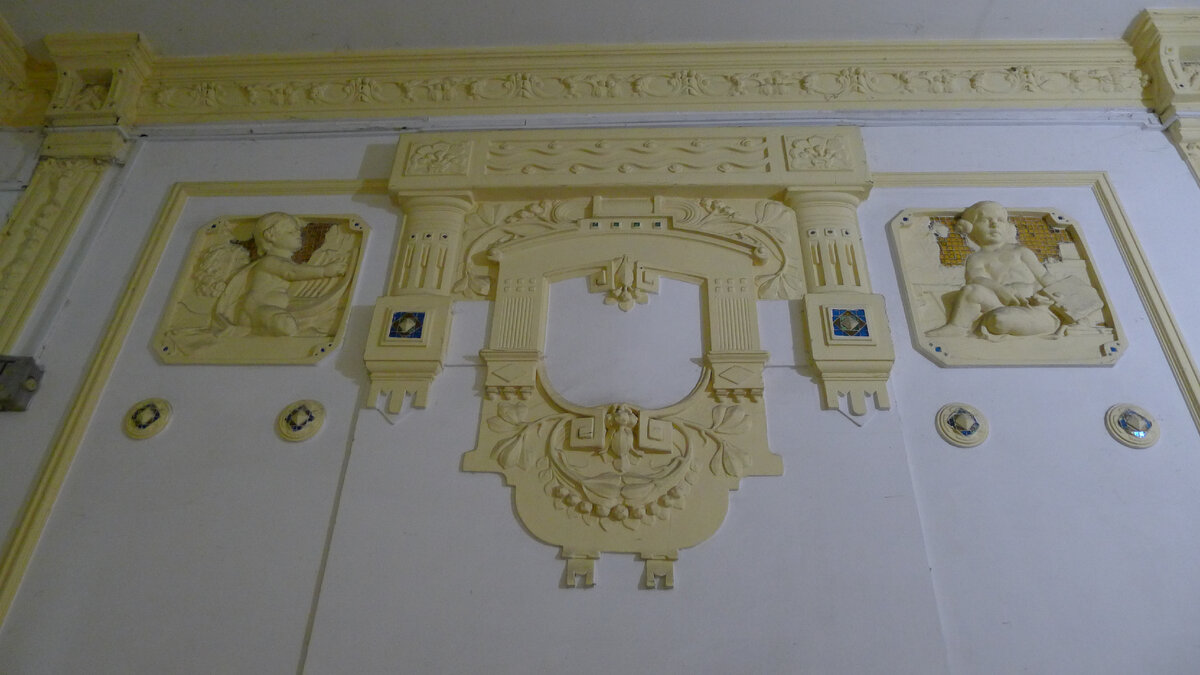 Сказочная лепнина в старых домах