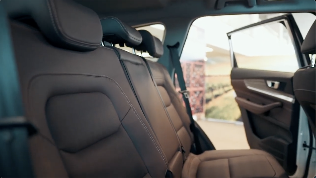 Мягкие и уловные сидения второго ряда в Chery TIGGO 8 PRO