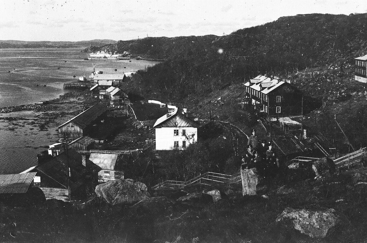 1983 год. Тюва-губа. На дальнем пирсе БДК.