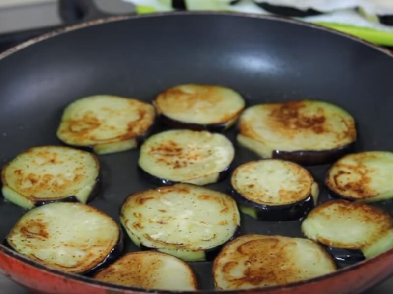 Обжариваем на масле
