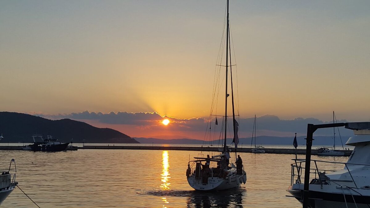 Пирс в городке Лименос