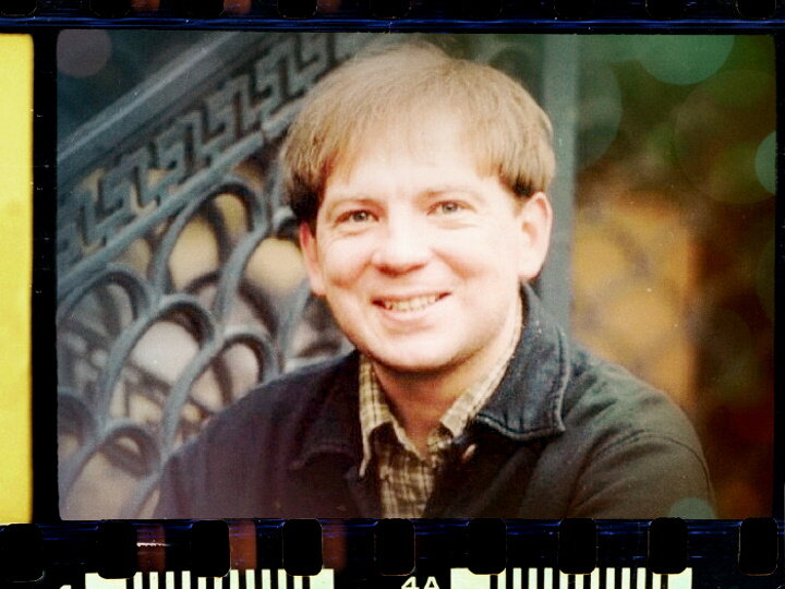 Сейчас артиста всё чаще приглашают на роли отцов главных героев