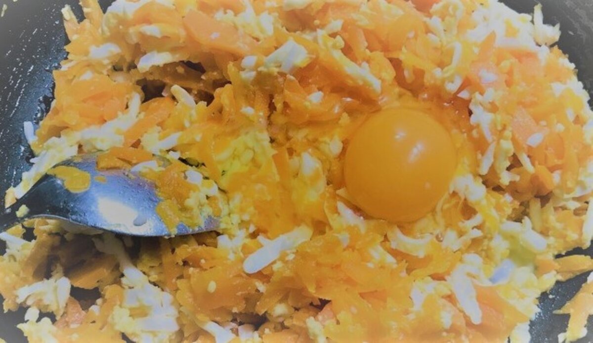 Морковочка с яйцом)