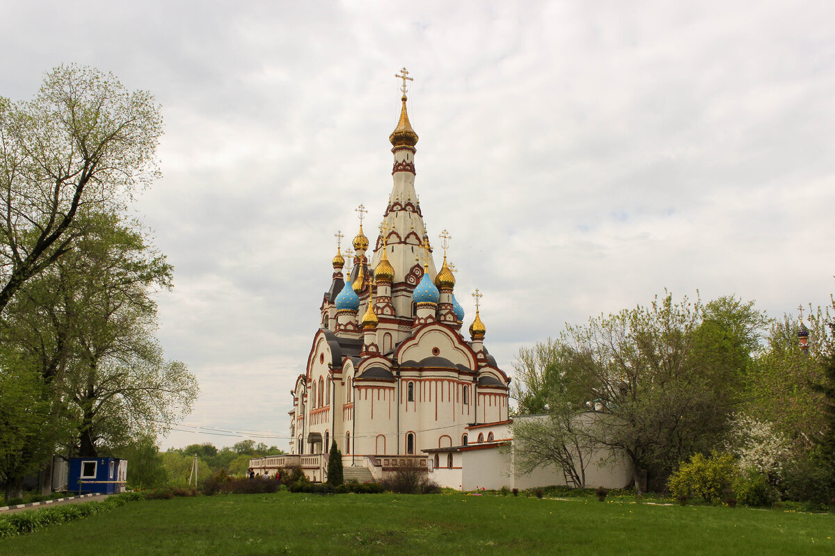 Казанская церковь московская область. Крестовоздвиженская Церковь Сергиево-Посадского района (Ампир). Строящиеся храмы Сергиево-Посадского района. Самые большие храмы Подмосковья. Необычные церкви Подмосковья.