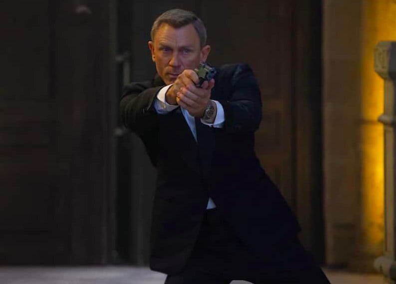 Дэниел Крейг в роли Джеймса бонда в фильме « Не время умирать»  (2021) 