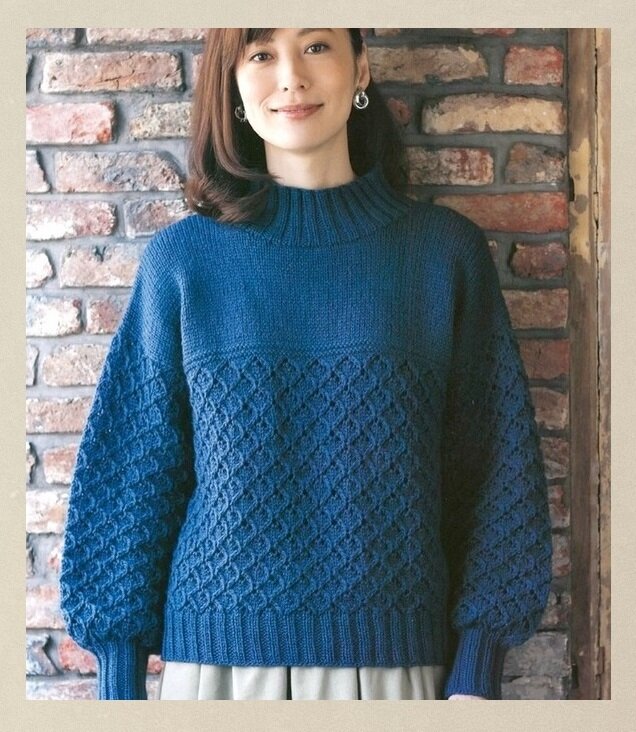 Синий свитер из японского журнала. Фото источник: http://velenocka.ru/post486778777.