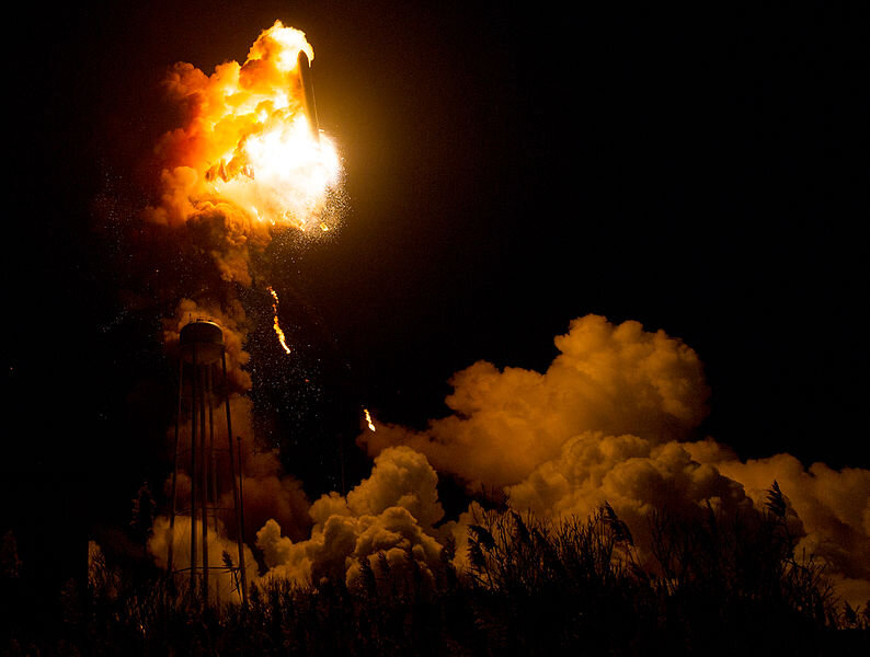 Крушение ракеты Antares с советскими двигателями НК-33. Скорее всего, больше не полетит.