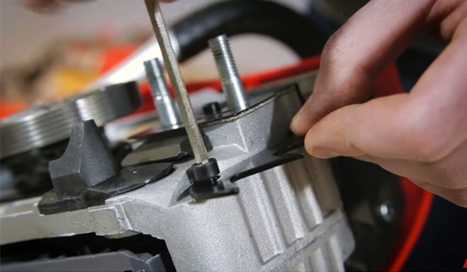 Как правильно собрать пилу. Сборка бензопилы штиль мс 180. Бензопила хускварна 137 заводится и глохнет. Как собрать электропилу. Stihl ms 180 цепь.