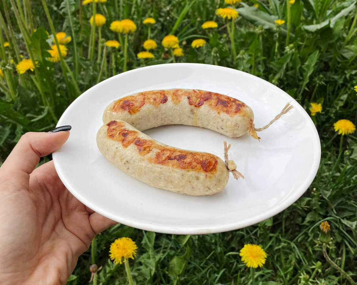 Нежные и сочные домашние колбаски-гриль готовим на природе.