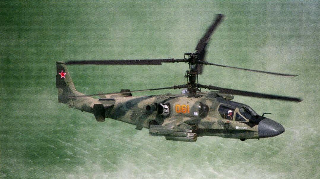 Ка-52 может совершать быстрый вертикальный подъем из позиции зависания благодаря наличию системы соосных винтов.