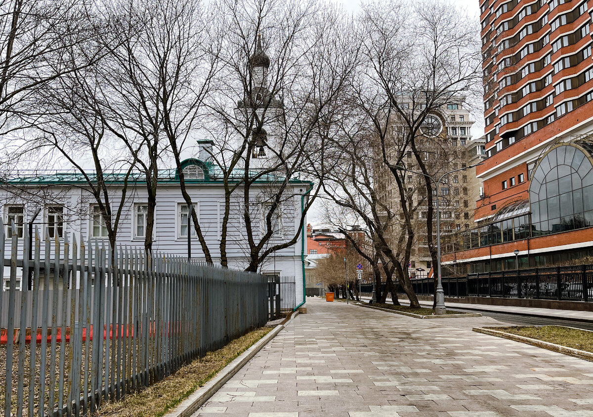 1-й Голутвинский переулок. Слева - родовой дом Третьяковых. Фото автора