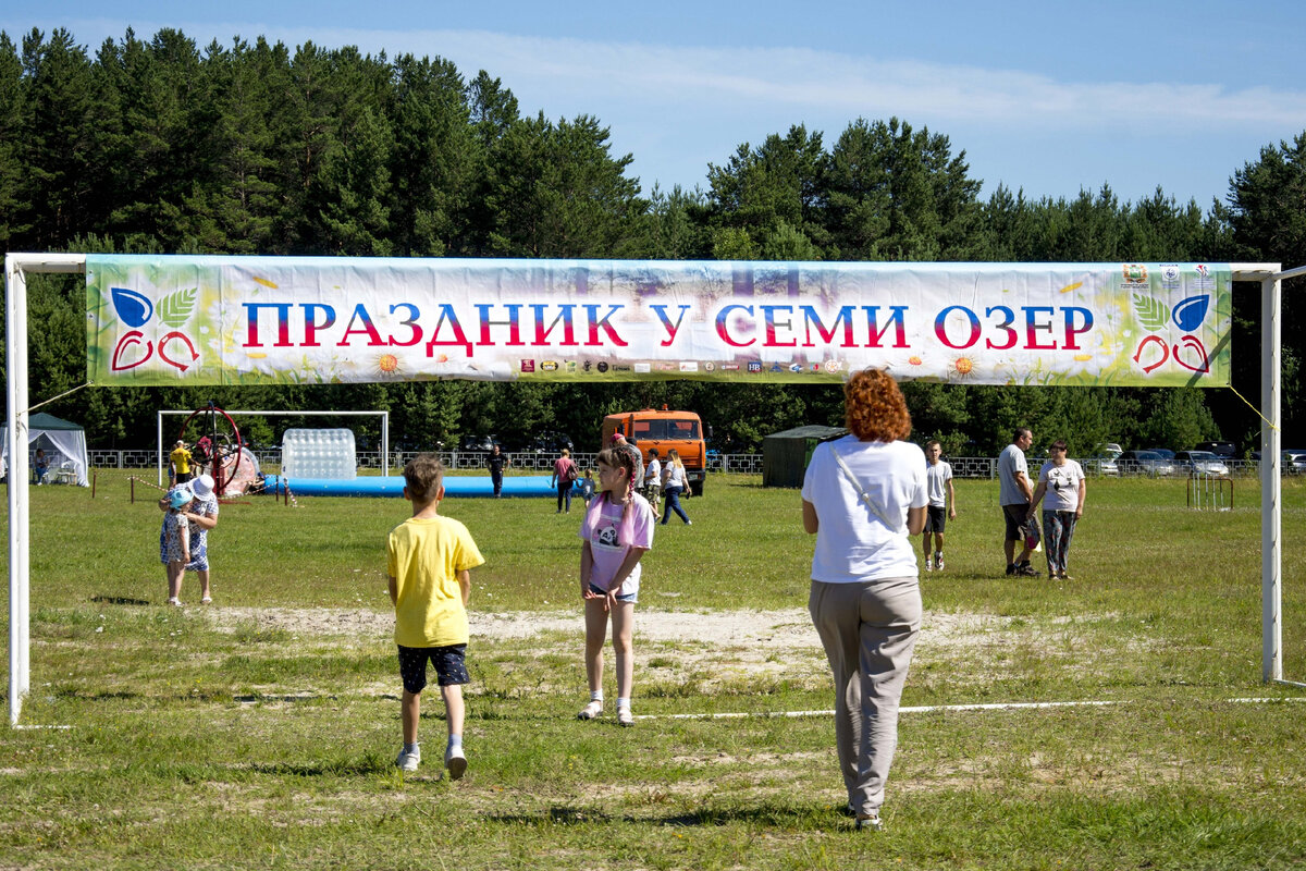 Погода в самусь на 10 дней. Самусь (посёлок). Праздник у 7 озер в Самусь. Посёлок Самусь Томская область. Дом культуры Самусь.