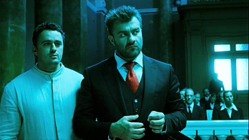Никита со своим адвокатом. Кадр из фильма (источник фото: https://www.imdb.com/title/tt2005299/mediaviewer/rm3745932544/?ref_=tt_md_3)