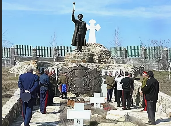 Памятник генералу Краснову в станице Еланской Ростовской области. Памятник Петру Краснову в Ростовской области. Памятник атаману Краснову в Ростовской области. Атаман Краснов памятник в Ростове.