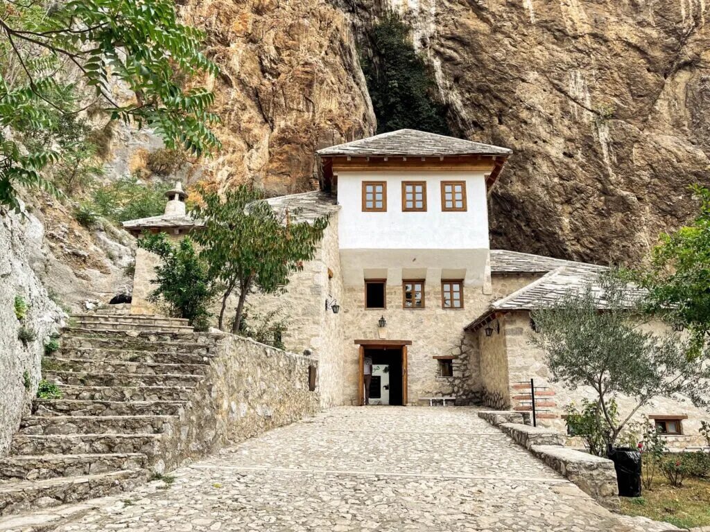 Снимок Blagaj Tekke от dcworkshop. Источник: reddit   📷