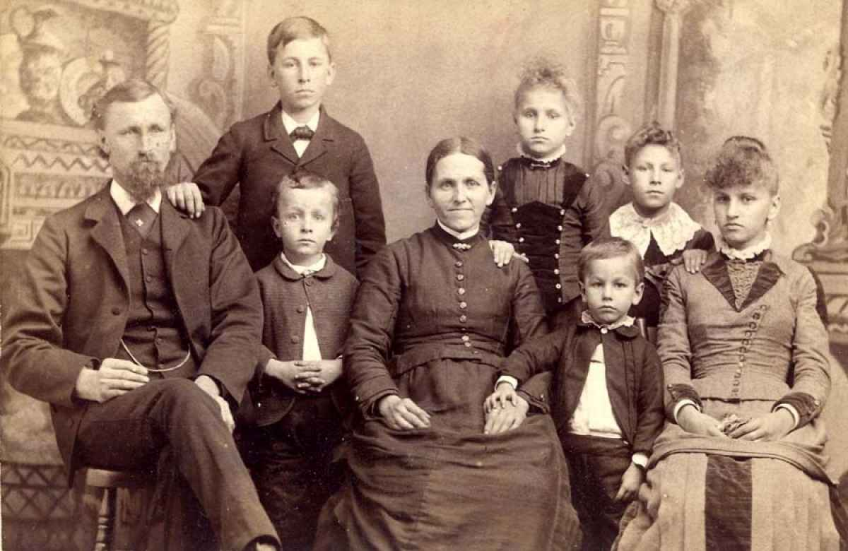 Почему на фотографиях XIX столетия никто не улыбался 