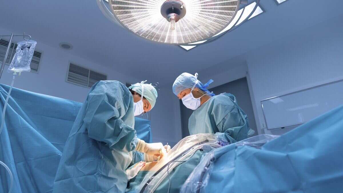    Врачи во время операции© Fotolia / s4svisuals