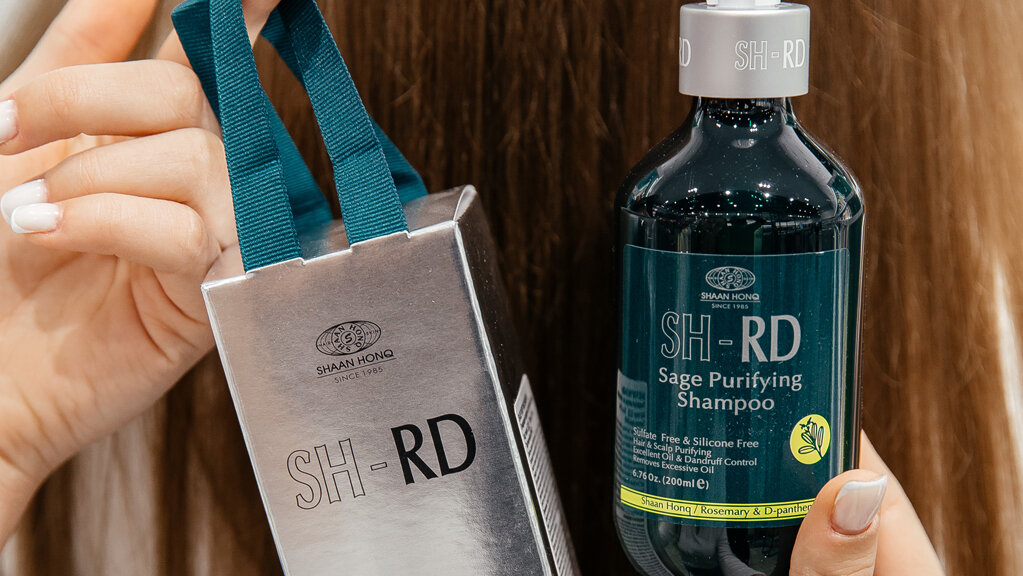 На фото шампунь с шалфеем Shaan Honq SH-RD Sage Purifying Shampoo