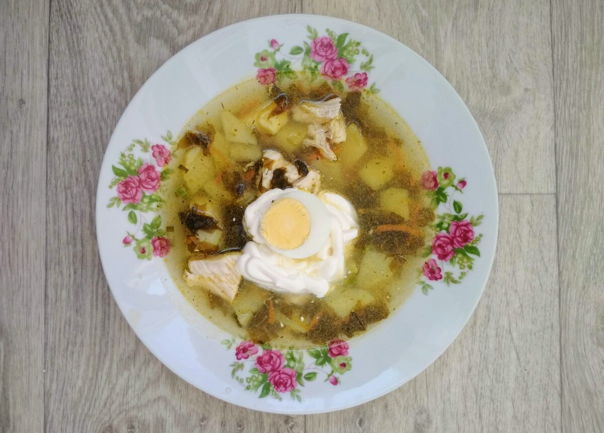 Щавелевый суп с яйцом и картофелем