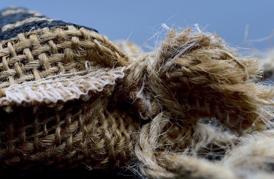 Грубая ткань из конопляного волокна. Источник фото-контента: free-images.com