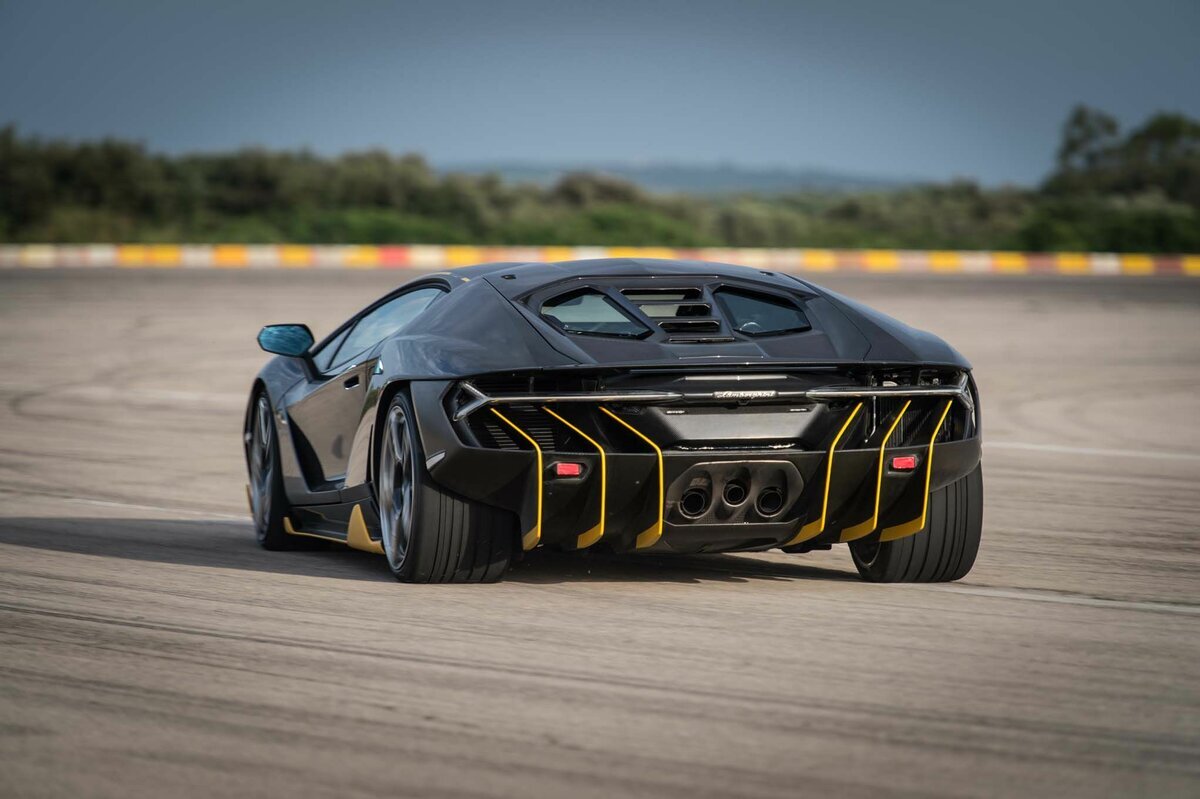 Lamborghini Centenario салон