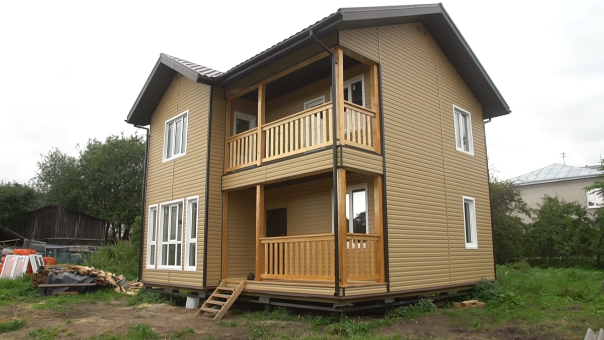 Сайдинг и дом с фасадом из него