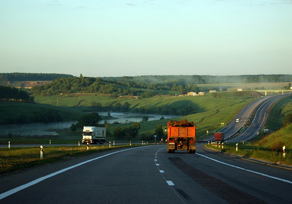 М4 по пути в Крым...присматриваем местечно на ночлег у реки...