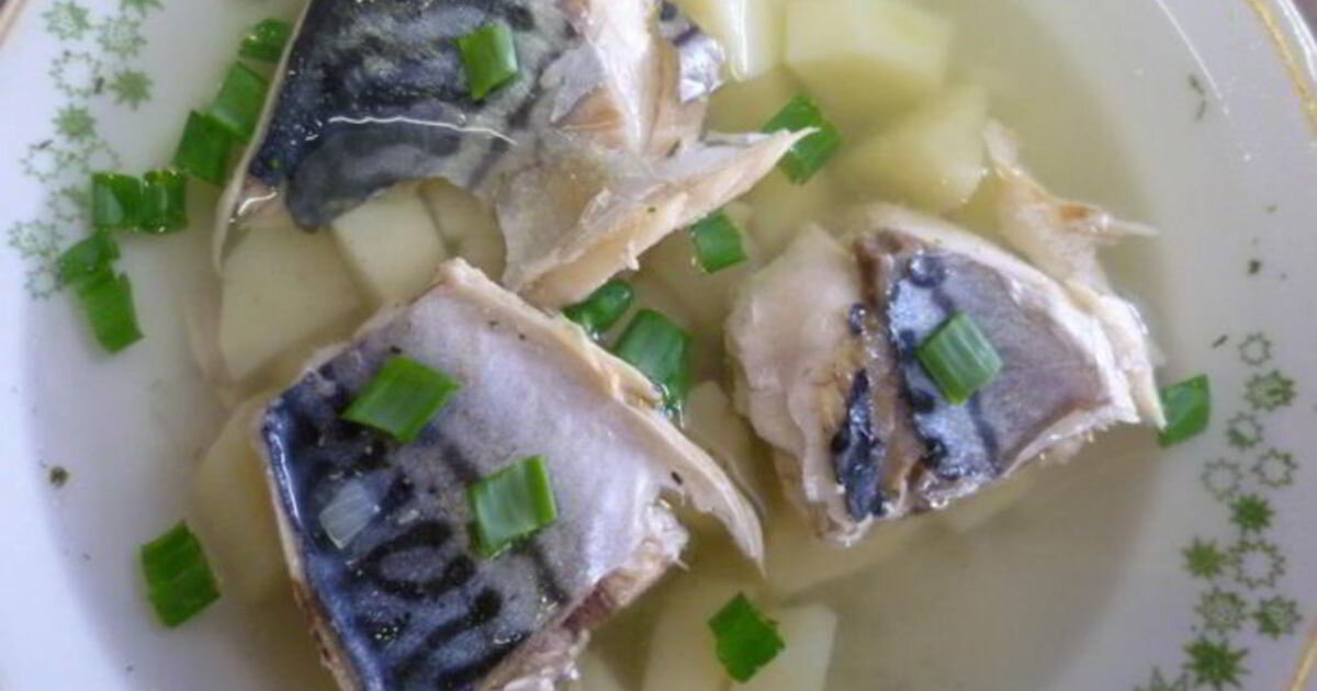 Варёная скумбрия с бульоном.  Источник: Яндекс-картинки