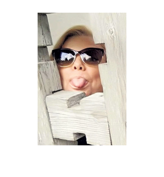 Это Яна Поплавская, у нее муж на 15 лет моложе...Мой муж моложе меня на 11. И что?