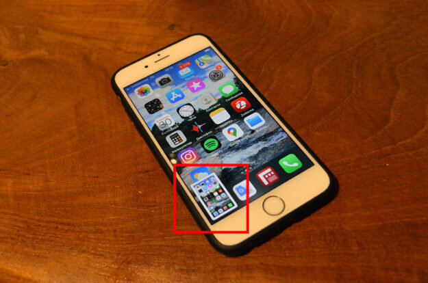 Если вы совсем недавно стали обладателем смартфона от компании Apple, то наверняка не знаете про все функции своего устройства. Одна из полезных функций — снимок экрана (скриншот).-2