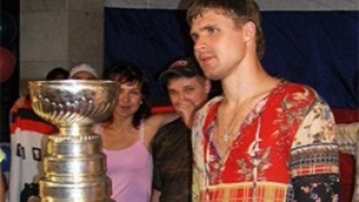 Илья Брызгалов привез Кубок Стэнли в Тольятти