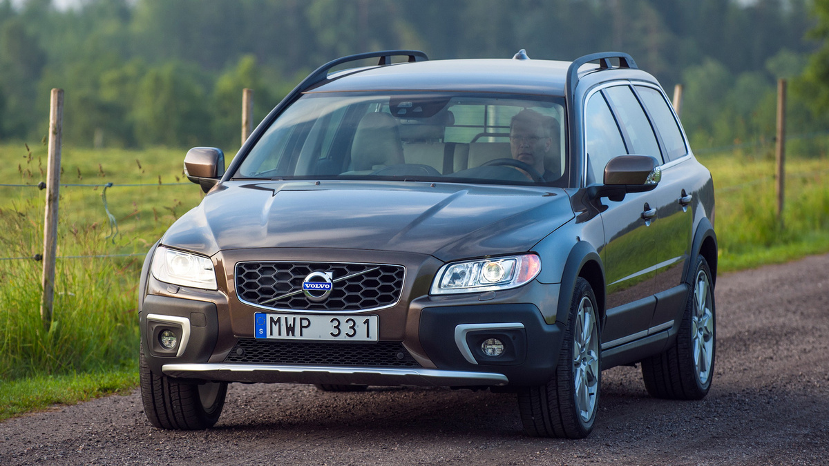 Под подозрением оказались модели S60, S60L, S60 Cross Country, V60, V60 Cross Country, V70, XC60, XC70 (на фото), S80 и S80L. Во сколько Volvo обойдётся эта акция, компания не комментирует.