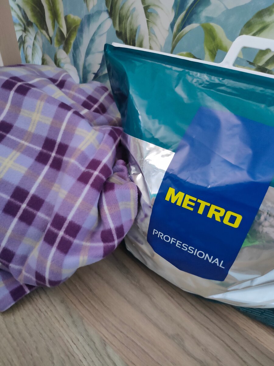 Часть в тазик, закрыла пледом