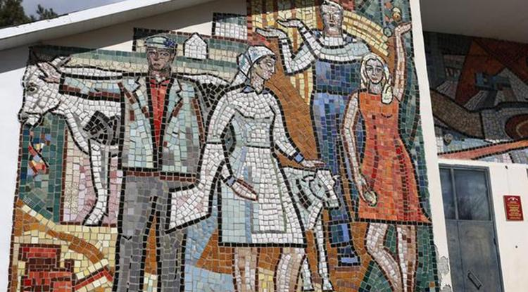 Мозаика на фасаде ДК в селе Чураево Шебекинского округа Белгородской области. Фото: Вадим Заблоцкий https://vk.com/id174733393 