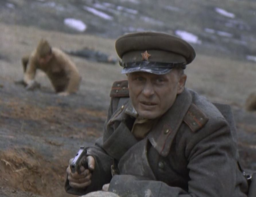 капитан штрафников идёт в атаку вместе со всеми  https://yandex.ru/images