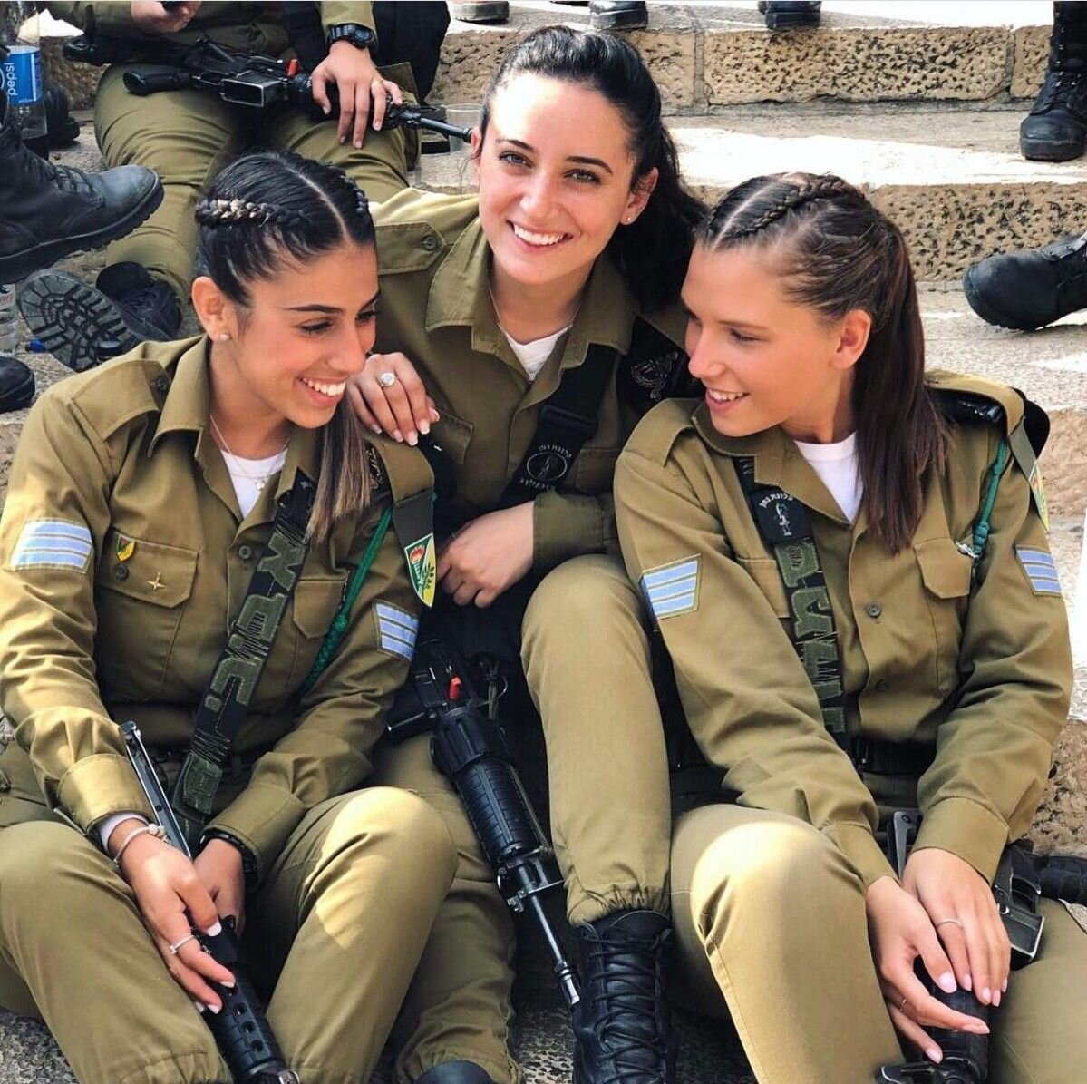 Сколько женщин служит. Юли Товма армия Израиля. IDF ЦАХАЛ. Галь Гадот в армии.