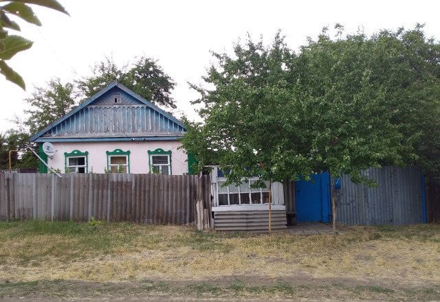 Не наш дом, не фотографировали его, наш был намного хуже. Но это типичный дом для Новоясенской, только с другой улицы.