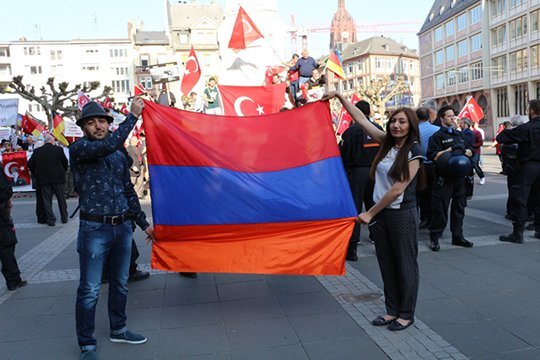 Армяне живущие в турции. Армяне в Турции. Турки в Армении. Армяно-турецкие отношения. Ультраправые турки.