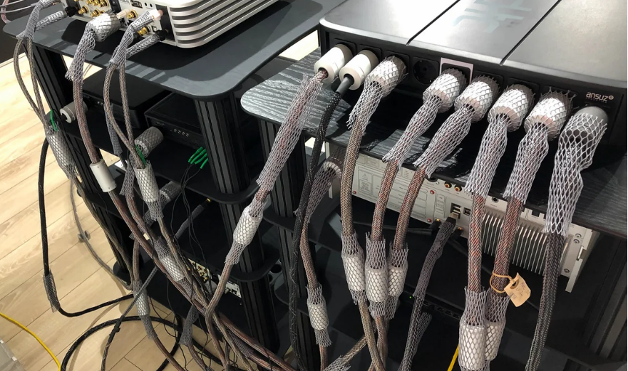 сзади у Hi-End