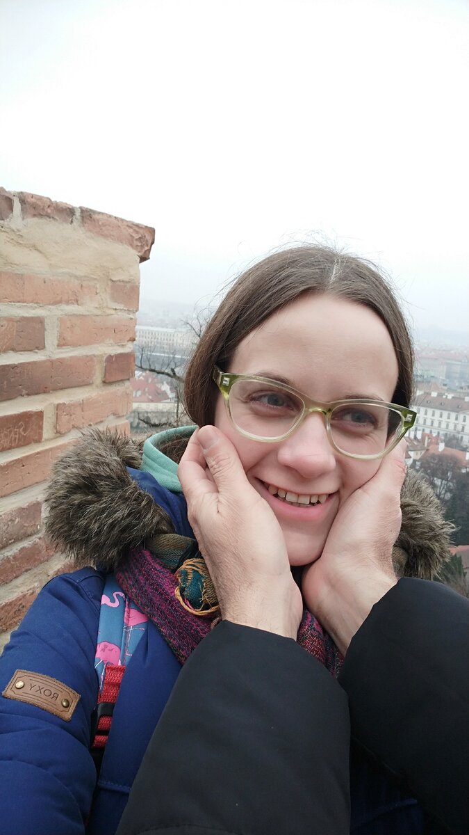 Тот самый друг тискает мне щёчки в Праге. О нашей поездке можно прочитать в моих предыдущих статьях.