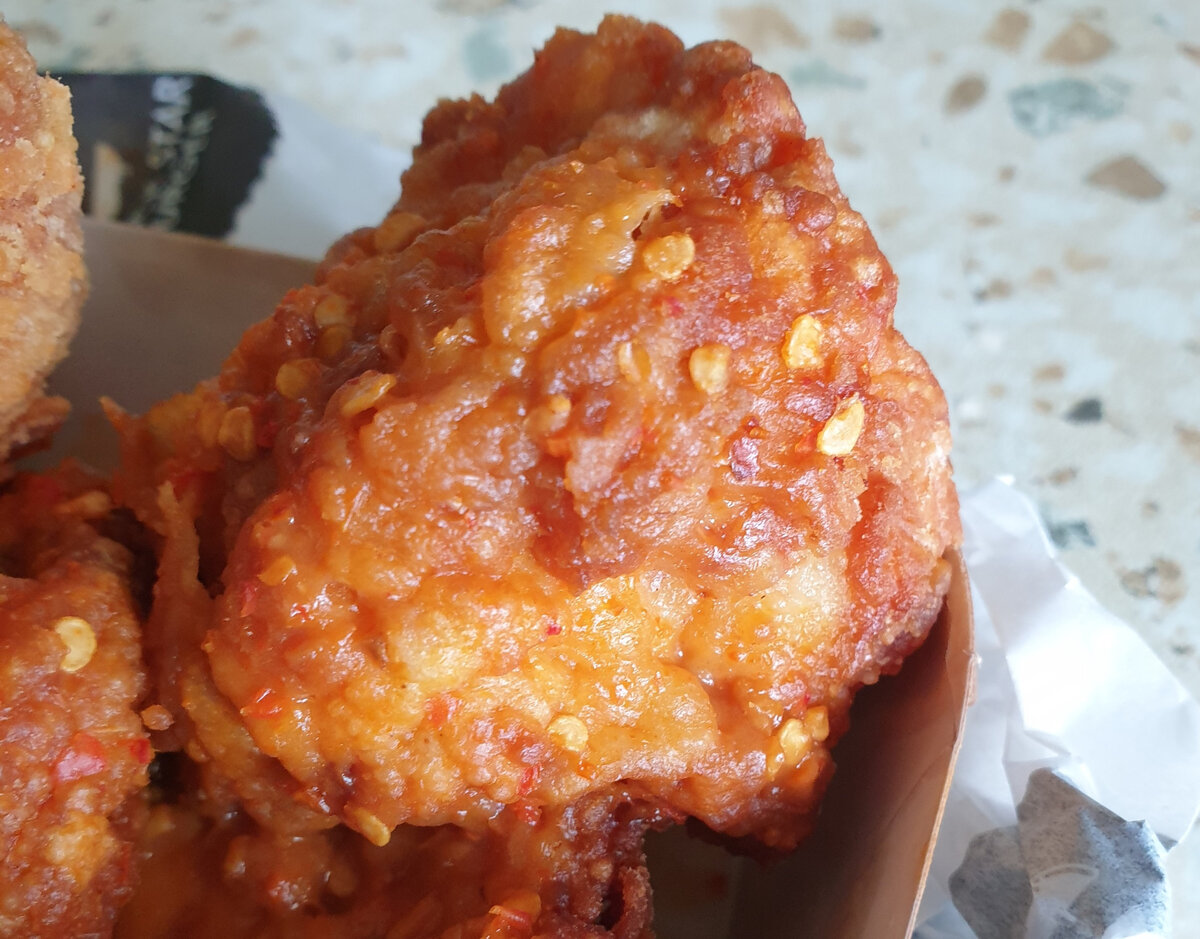 BlackStar Burger, крылья "На слабо́" за 280₽, панировка крупным планом