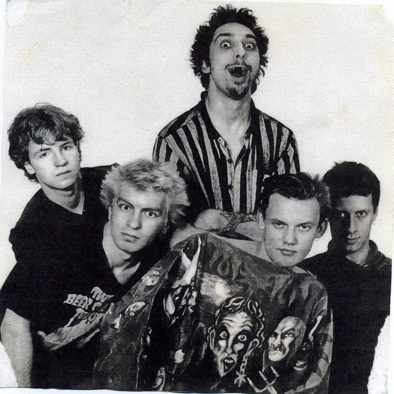 Состав, записавший первый альбом "Камнем по голове".