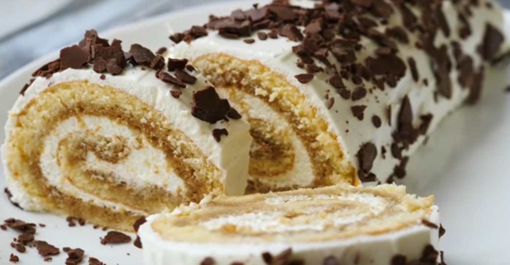 Вкусный и нежный домашний рулет "Тирамису"