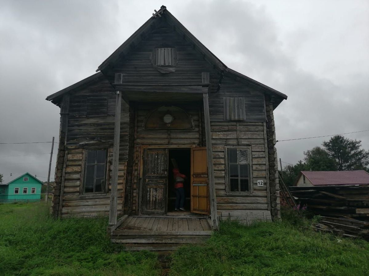 Фото: предоставлено министерством культуры.Церковь Петра и Павла.
Министерство определило перечень первоочередных консервационных мероприятий. Совместно с администрацией Терского района ведется работа по определению конкретного балансодержателя для последующего надлежащего содержания здания. В дальнейшем министерством будет подготовлено и выдано задание для разработки проектной документации на реставрацию церкви.