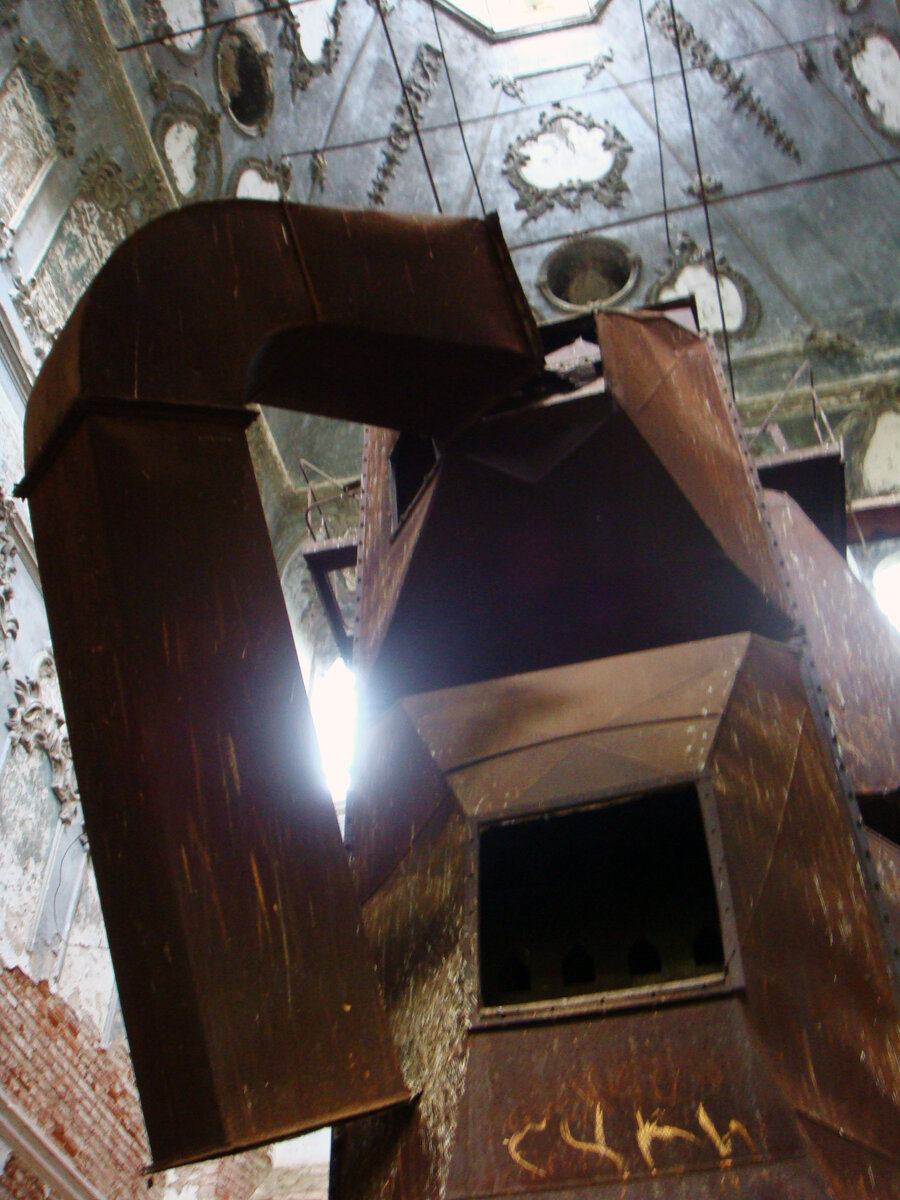 Зерносушилка в церкви Богоявления Господня (с.Рябиново, Кировская область)