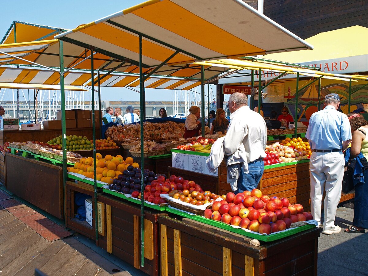 Рынок продуктов питания. На рынке. Рынок продуктов. Открытый рынок. Небольшой рынок.