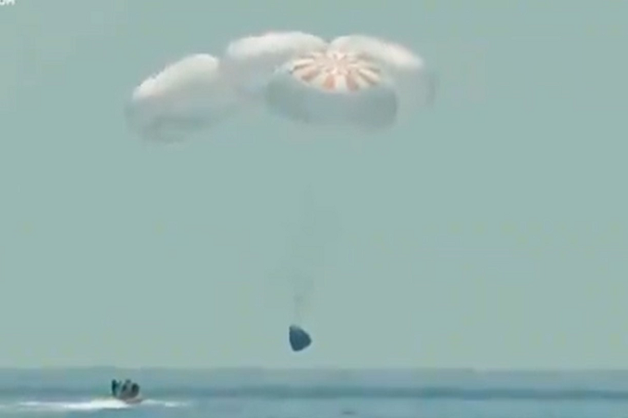 Crew Dragon приводнился в Мексиканском заливе, 2.08.20
